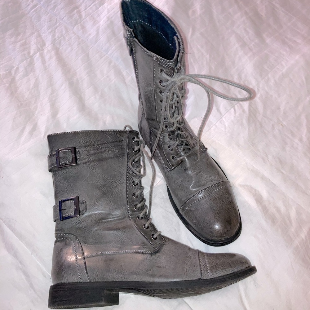Men’s gray combat lace up boots 🥾